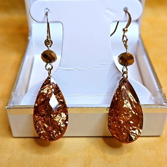 Lovely Peach-Gold Fashion Earrings - Picture 3 of 3